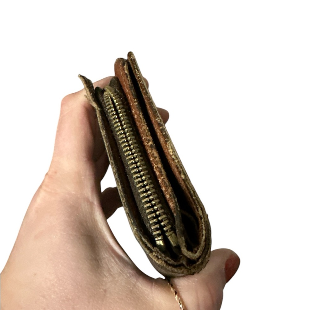 Louis Vuitton Monogram Wallet has a little wear on Corner good condition cute 🥰 - Picture 3 of 16